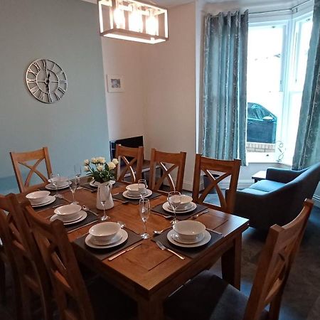 Villa West Cliff Townhouse With Parking à Whitby Extérieur photo